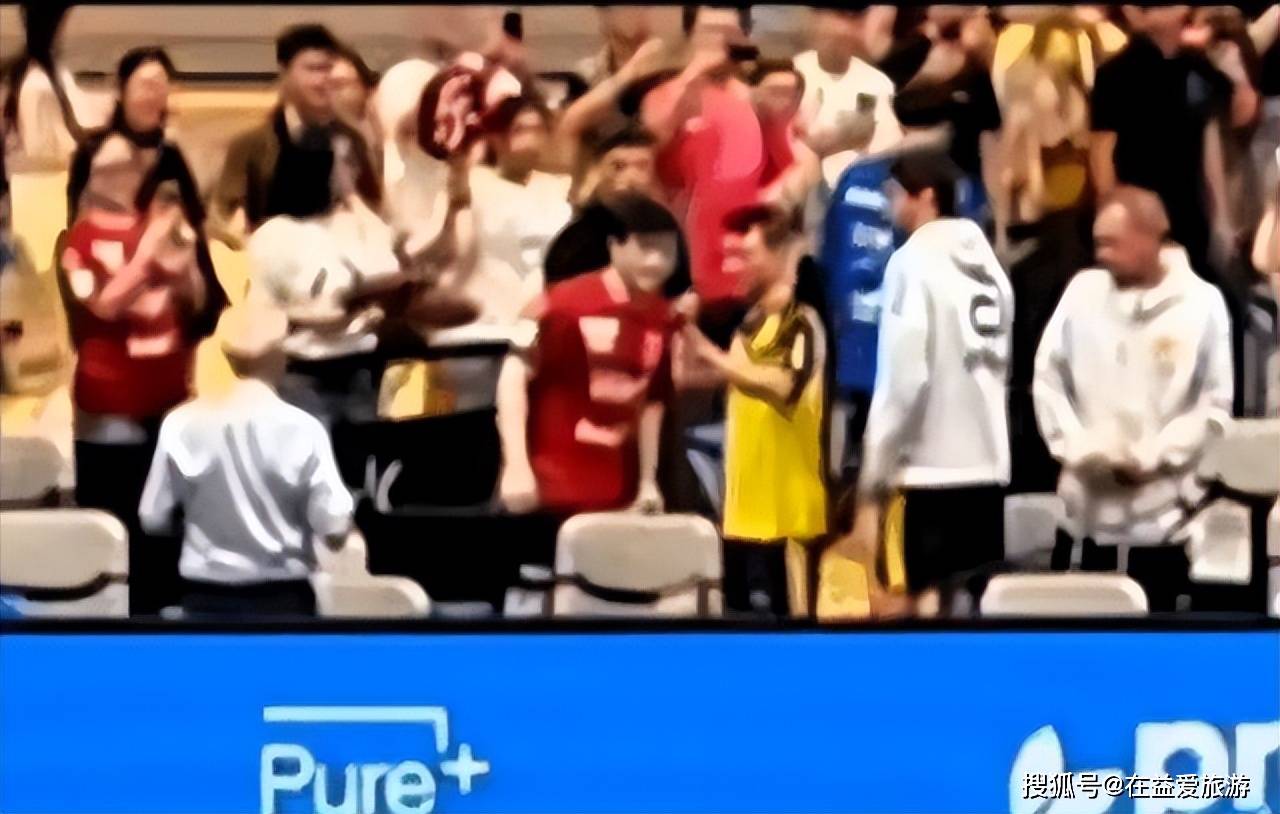 包含克里夫兰骑士训练开放日,国际比赛日门线救险引欢呼,德国杯在即,训练强度明显提升的词条 包含克里夫兰骑士训练开放日,国际比赛日门线救险引欢呼,德国杯在即,训练强度明显提升的词条