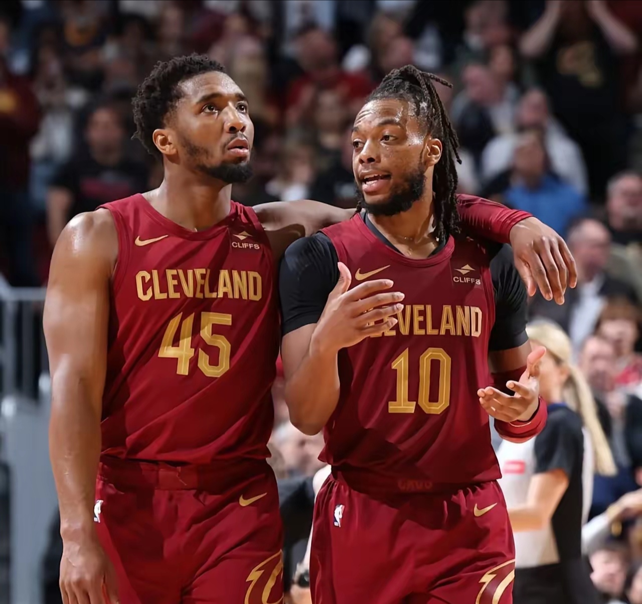 包含克里夫兰骑士训练开放日,国际比赛日门线救险引欢呼,德国杯在即,训练强度明显提升的词条 包含克里夫兰骑士训练开放日,国际比赛日门线救险引欢呼,德国杯在即,训练强度明显提升的词条